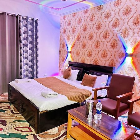 Roseline Inn Srinagar  Ngoại thất bức ảnh