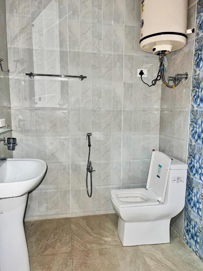 Roseline Inn Srinagar  Ngoại thất bức ảnh