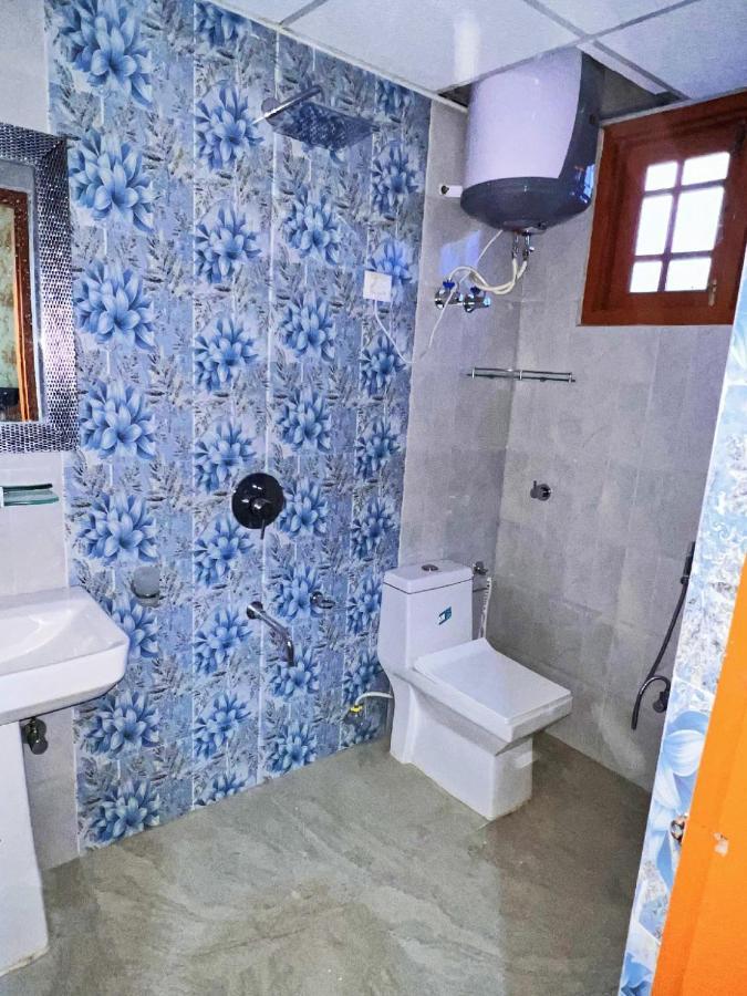 Roseline Inn Srinagar  Ngoại thất bức ảnh