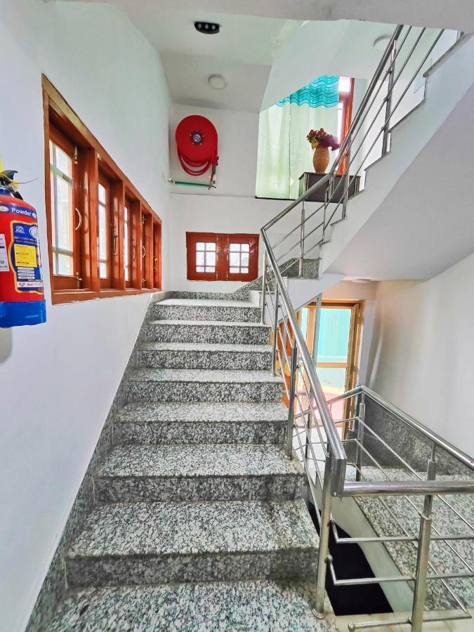 Roseline Inn Srinagar  Ngoại thất bức ảnh
