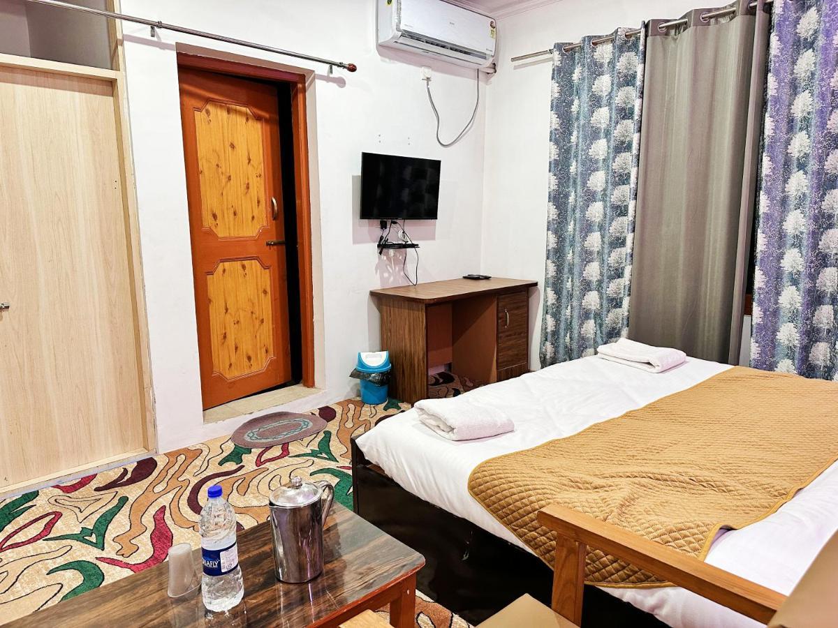 Roseline Inn Srinagar  Ngoại thất bức ảnh