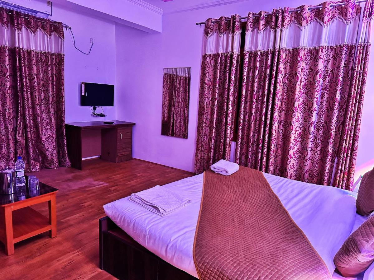 Roseline Inn Srinagar  Ngoại thất bức ảnh