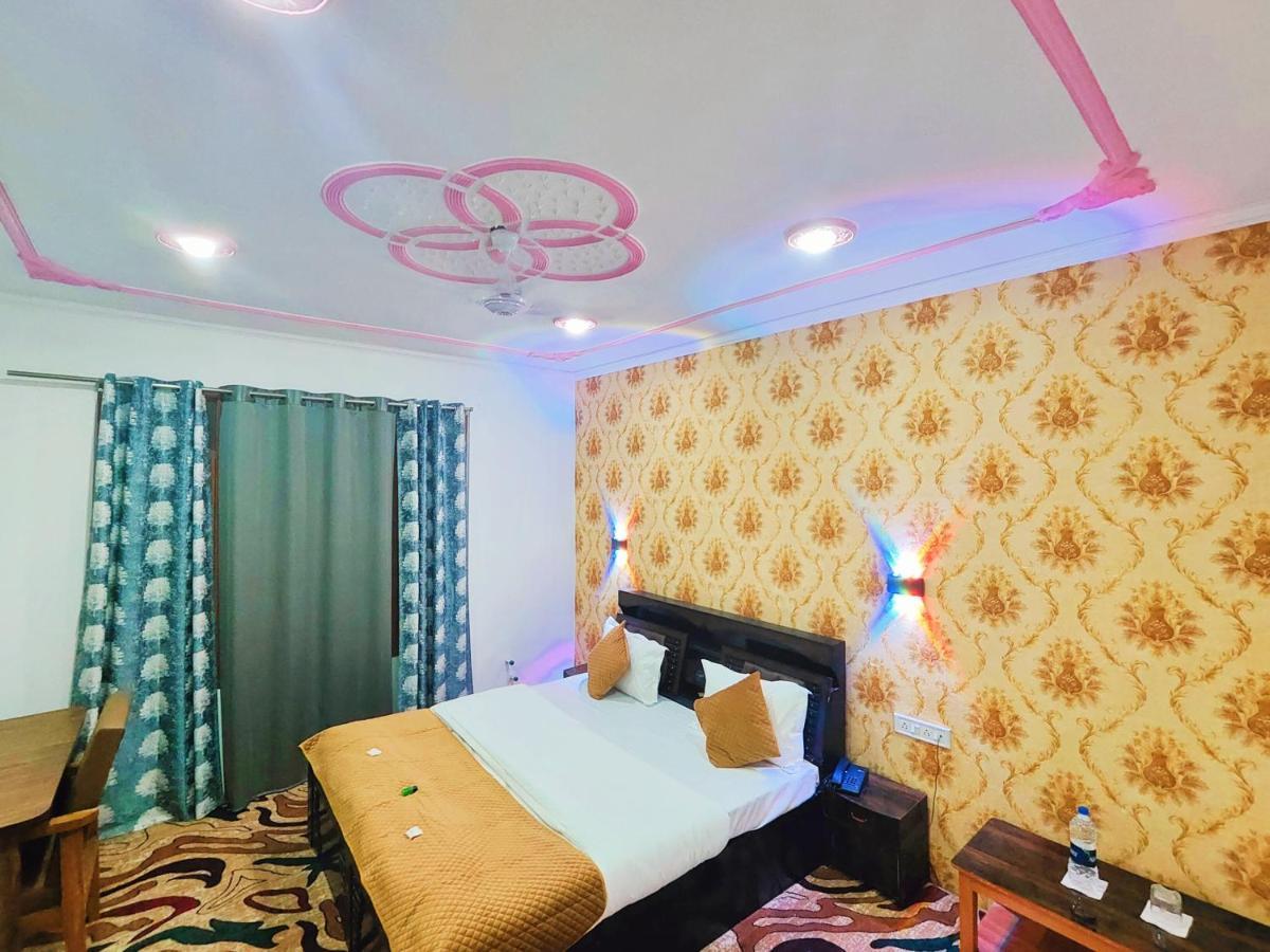 Roseline Inn Srinagar  Ngoại thất bức ảnh