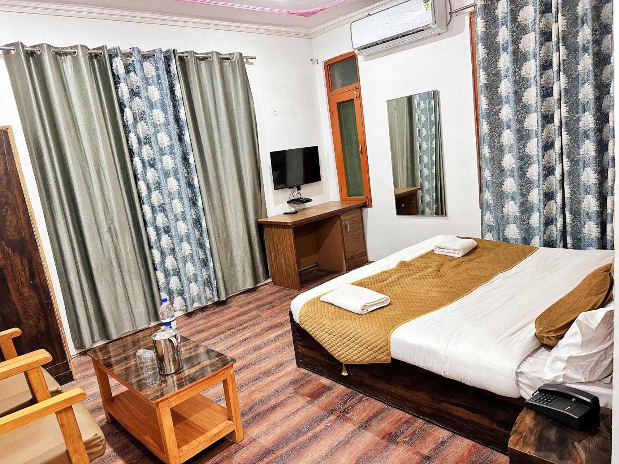 Roseline Inn Srinagar  Ngoại thất bức ảnh