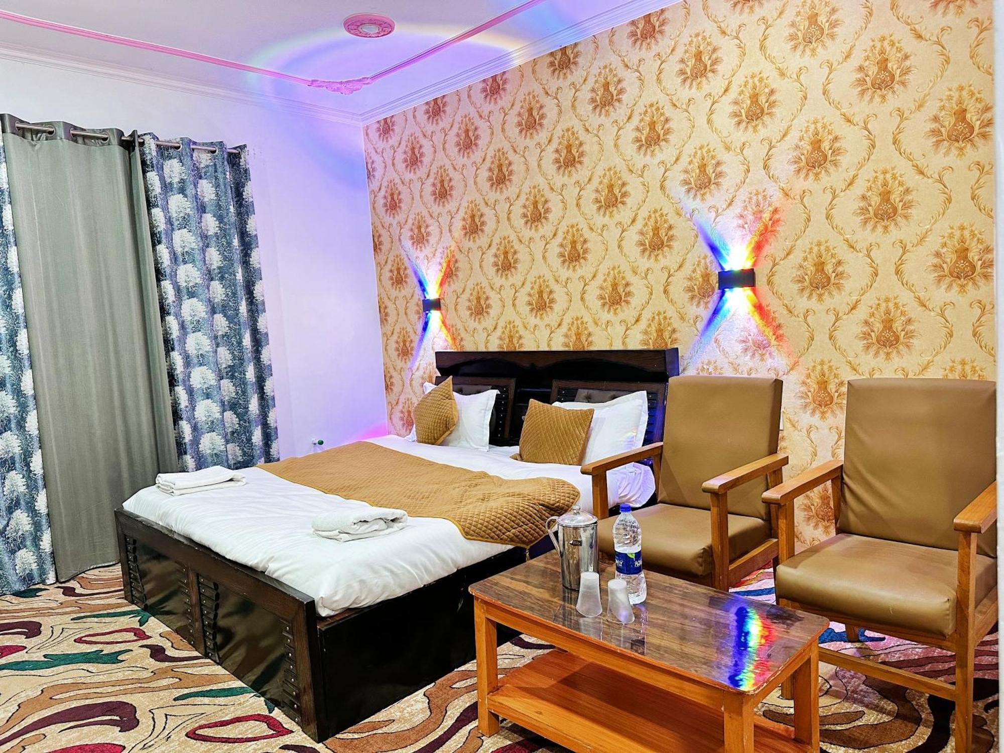 Roseline Inn Srinagar  Ngoại thất bức ảnh
