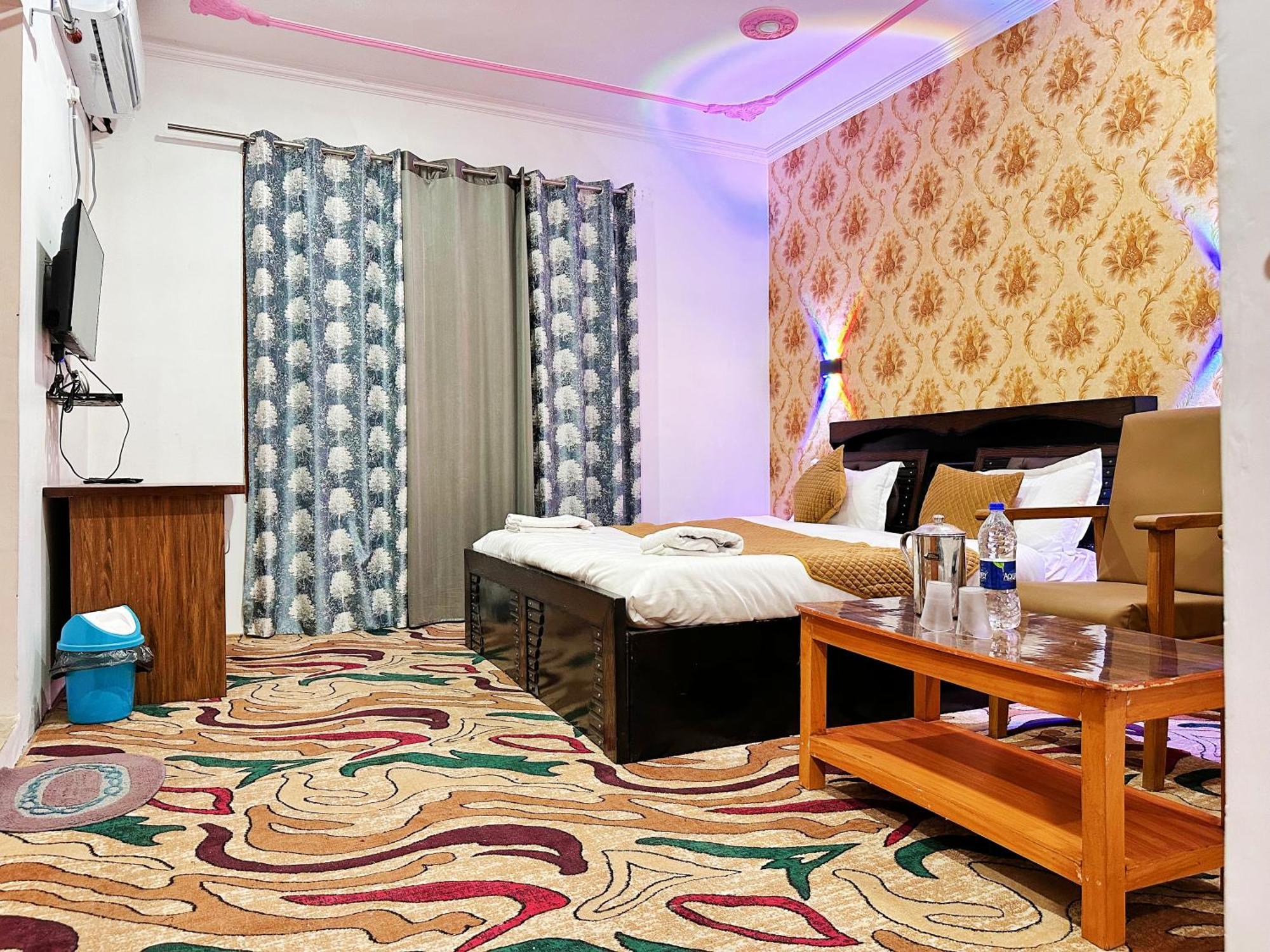 Roseline Inn Srinagar  Ngoại thất bức ảnh