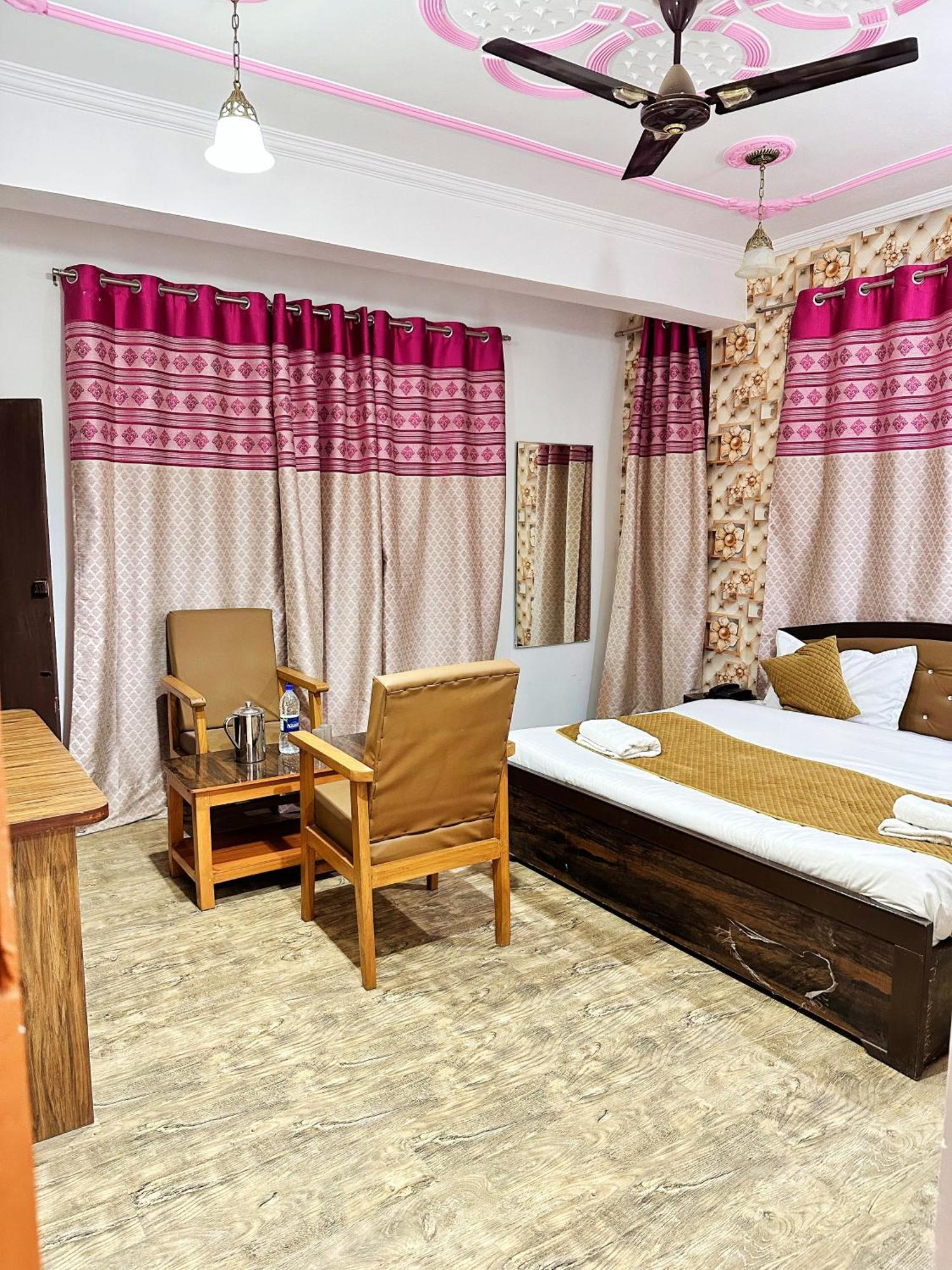 Roseline Inn Srinagar  Ngoại thất bức ảnh