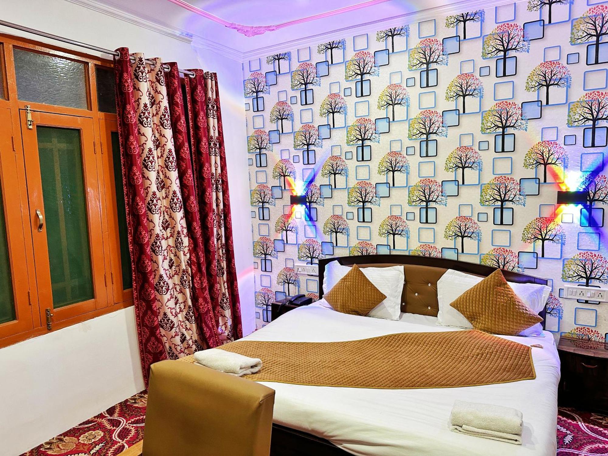 Roseline Inn Srinagar  Ngoại thất bức ảnh