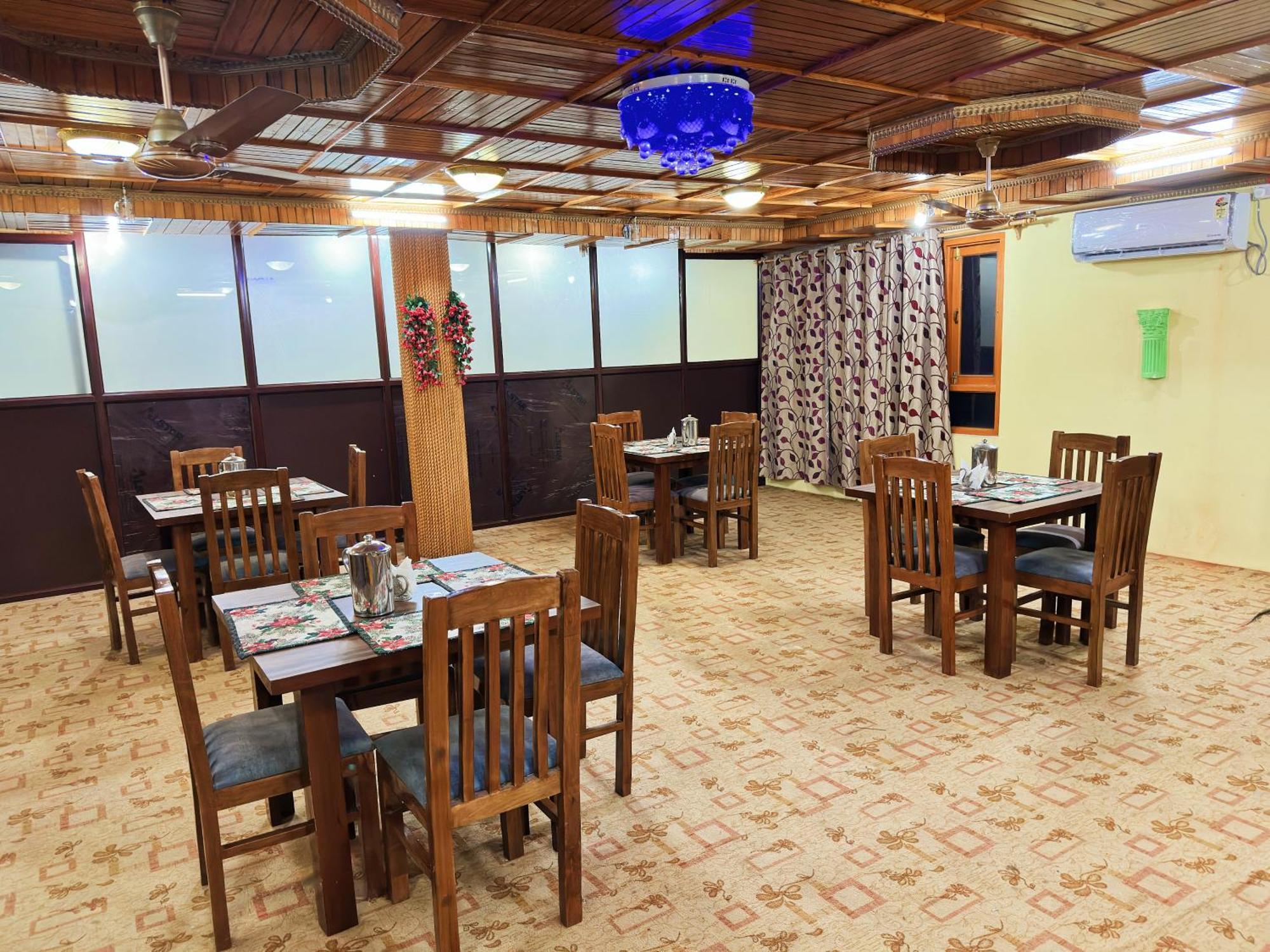 Roseline Inn Srinagar  Ngoại thất bức ảnh
