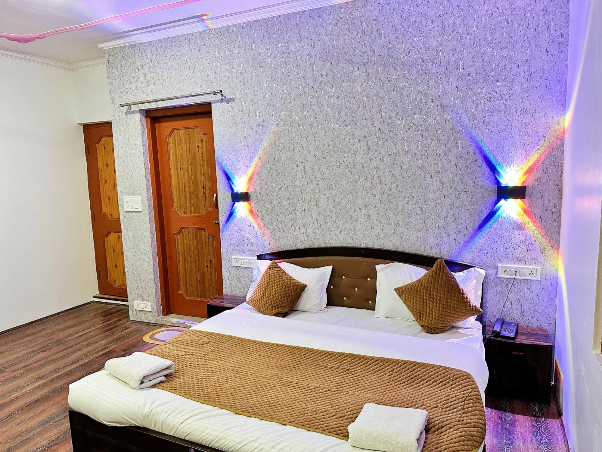 Roseline Inn Srinagar  Ngoại thất bức ảnh