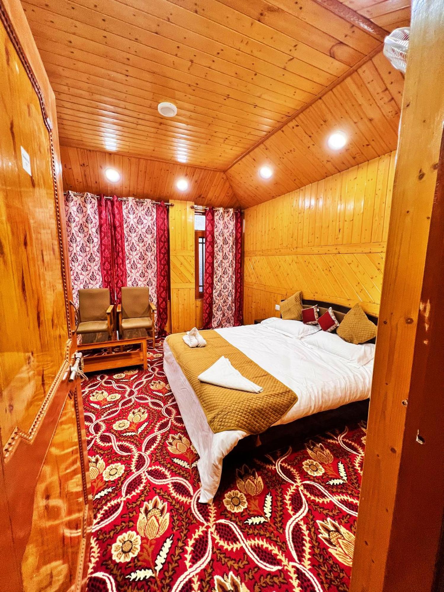 Roseline Inn Srinagar  Ngoại thất bức ảnh