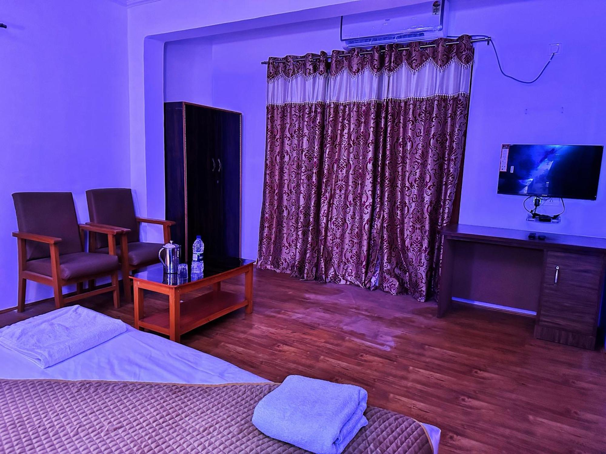 Roseline Inn Srinagar  Ngoại thất bức ảnh